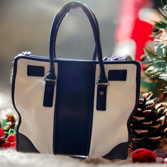 Michael Kors Hamilton Bag, Excellent Style, stunning studded shoulder bag. - Picture 2 of 8